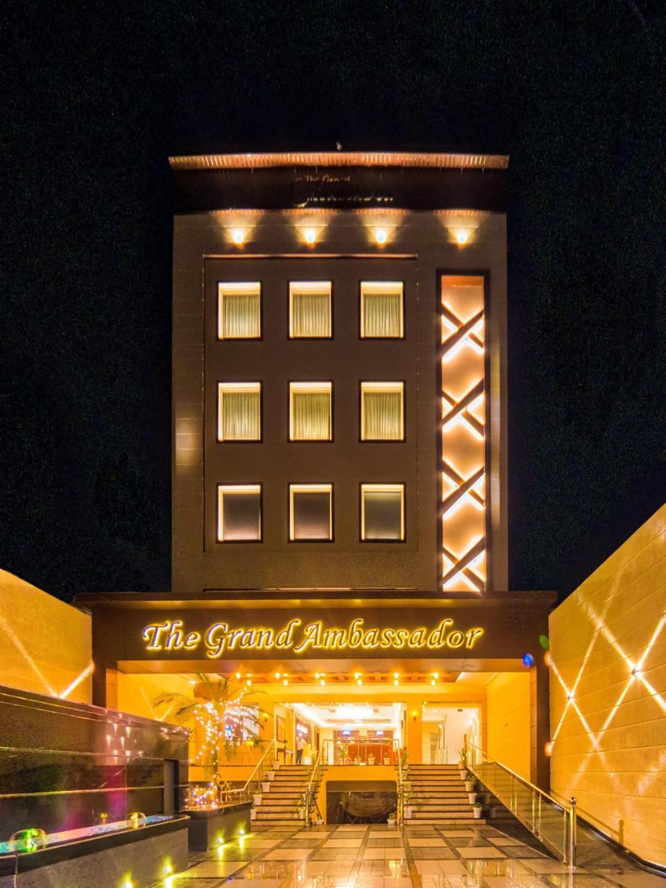 Hotel The Grand Ambassador Phagwāra Exterior foto